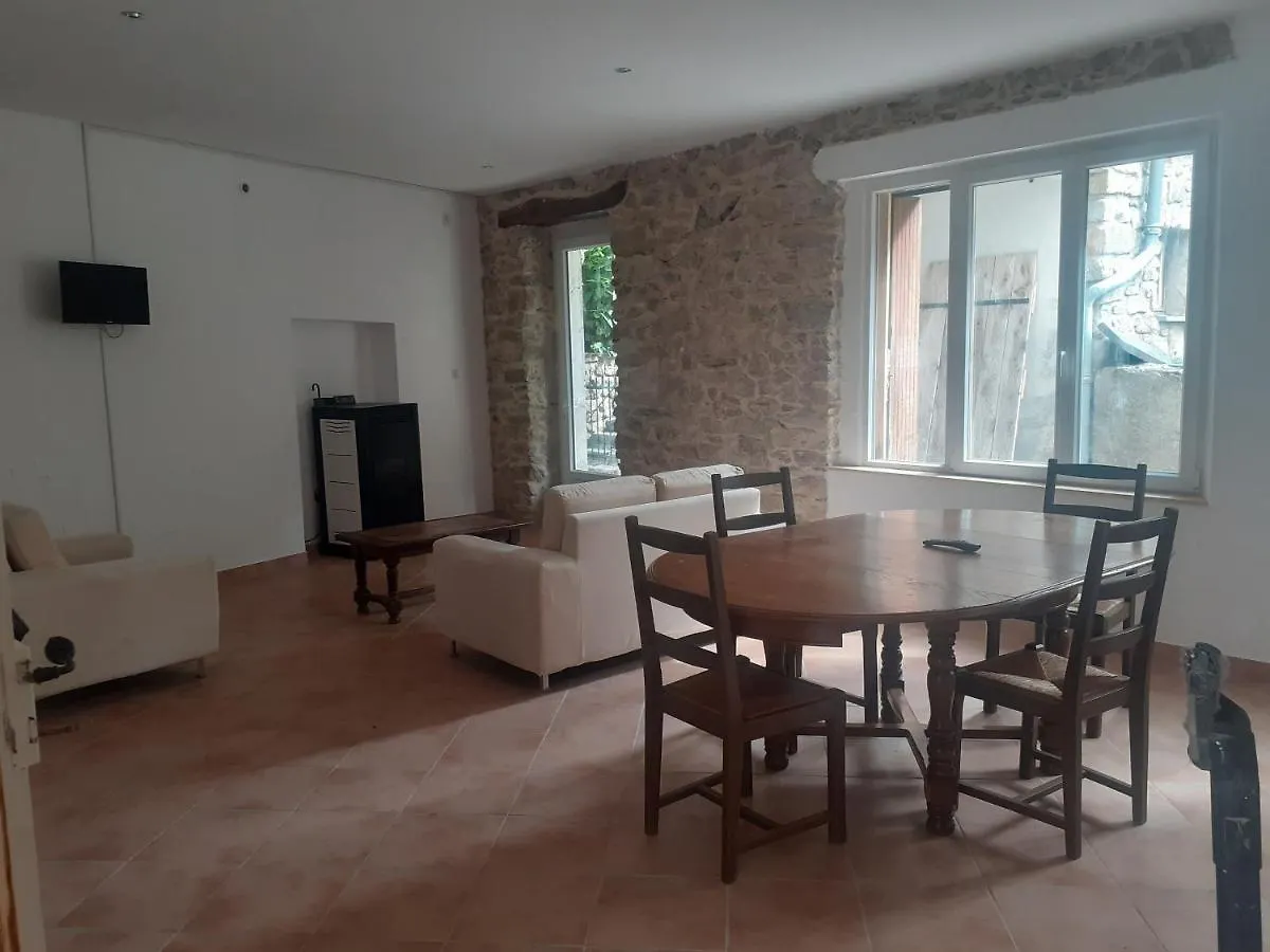 Appartemment Situe A Lacaune Les Bains شقة